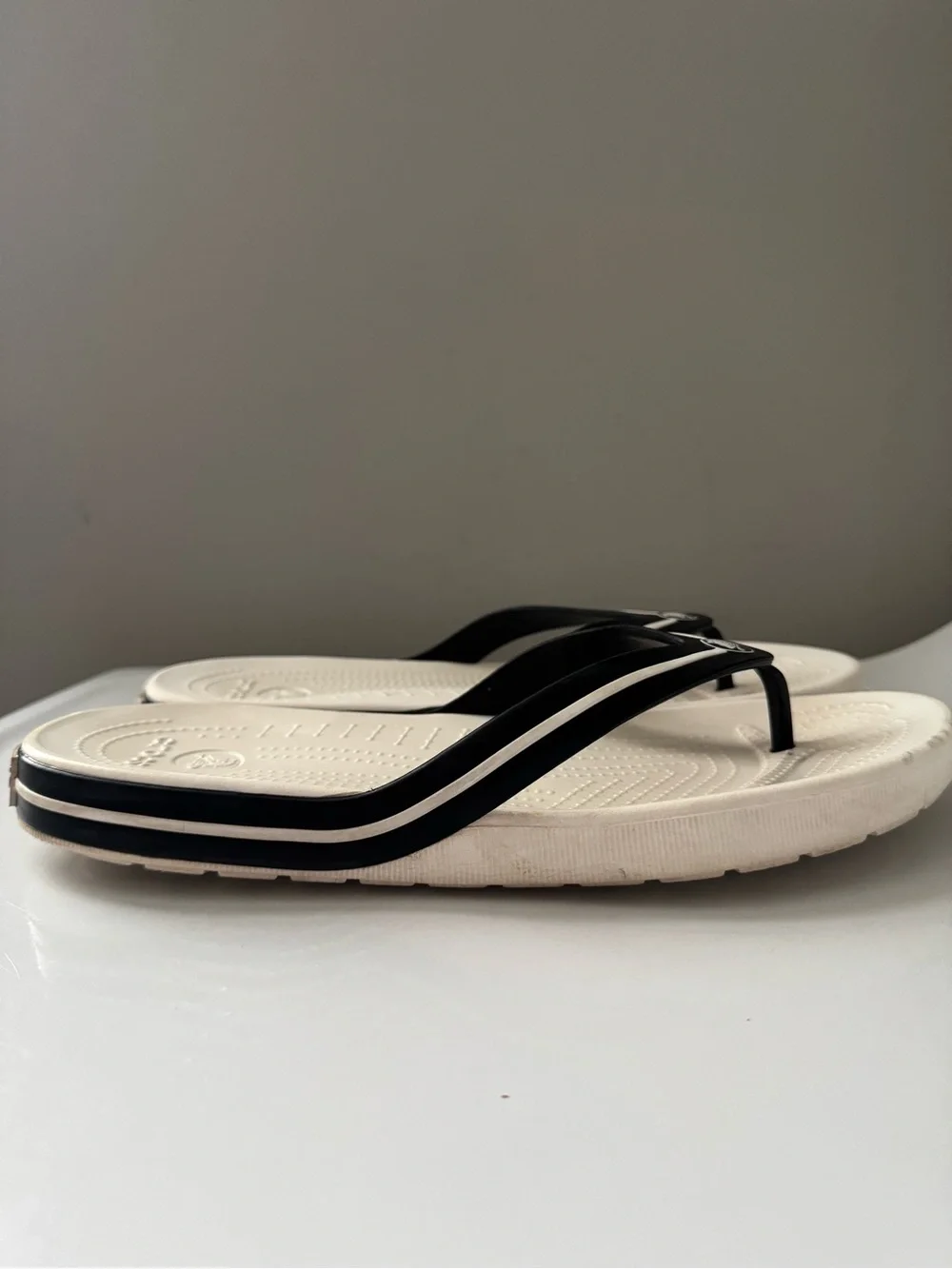 CROCS Unisex Bayaband Flip Flops Men 10 Women 12